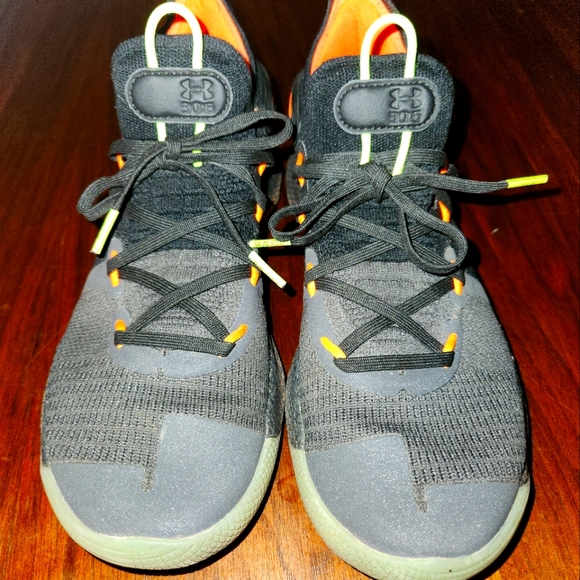 Under Armour Curry 6 Sneakers size 7Y - Picture 3 of 8